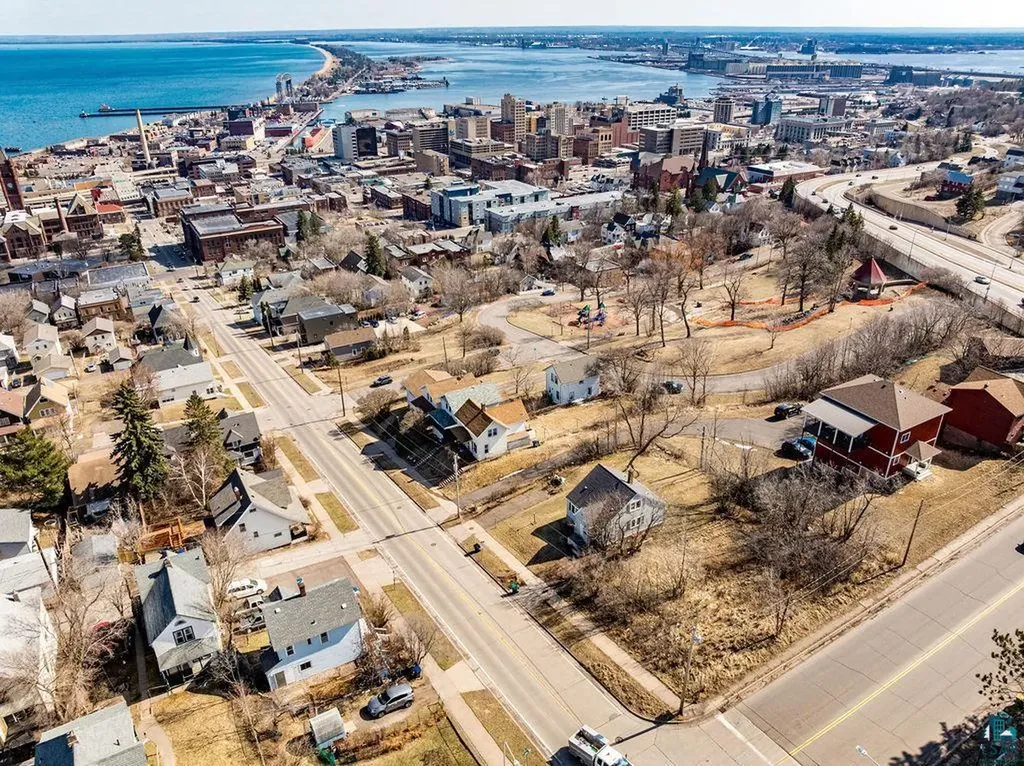 2 W 7th Street Duluth MN 55802