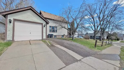 1103 E 10th Street Duluth MN 55805