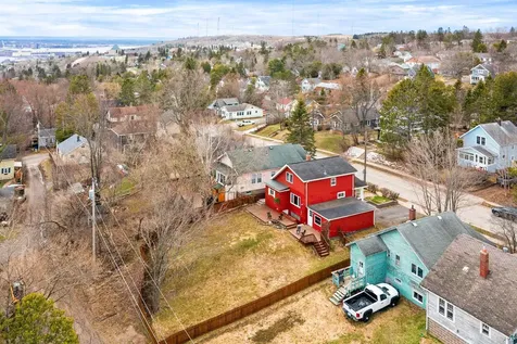 1516 N 8th Avenue E Duluth MN 55805