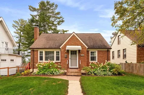 4926 Dodge Street Duluth MN 55804