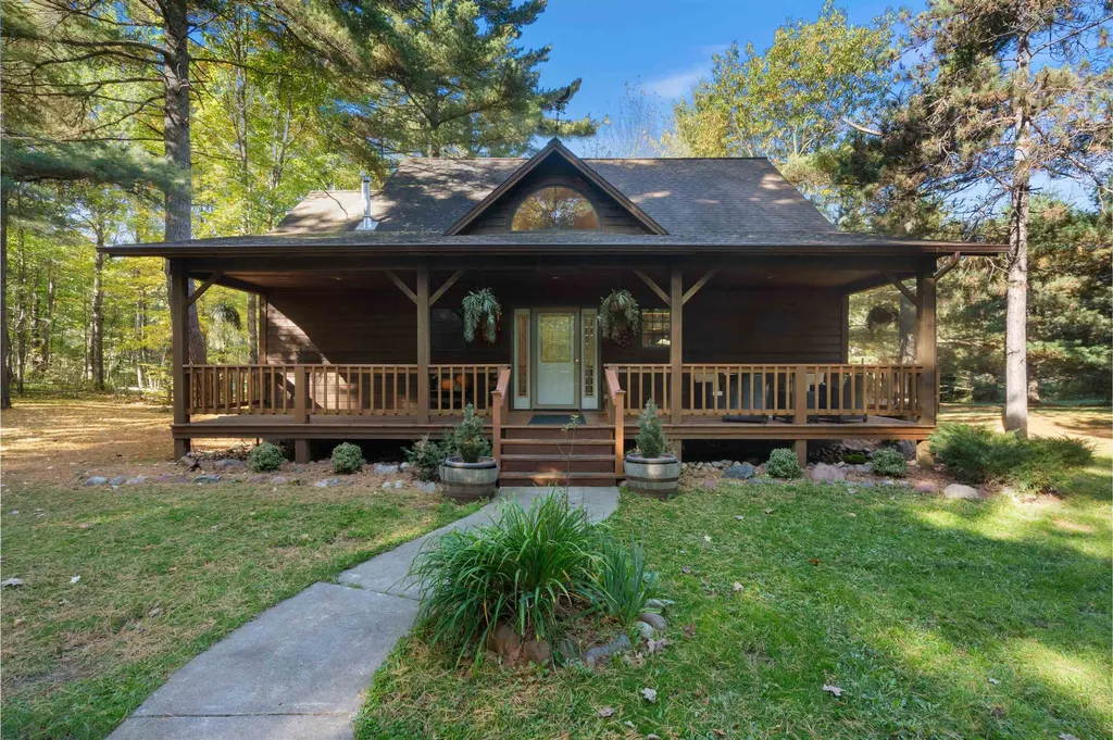 1402 W Taylor Avenue Cloquet MN 55720