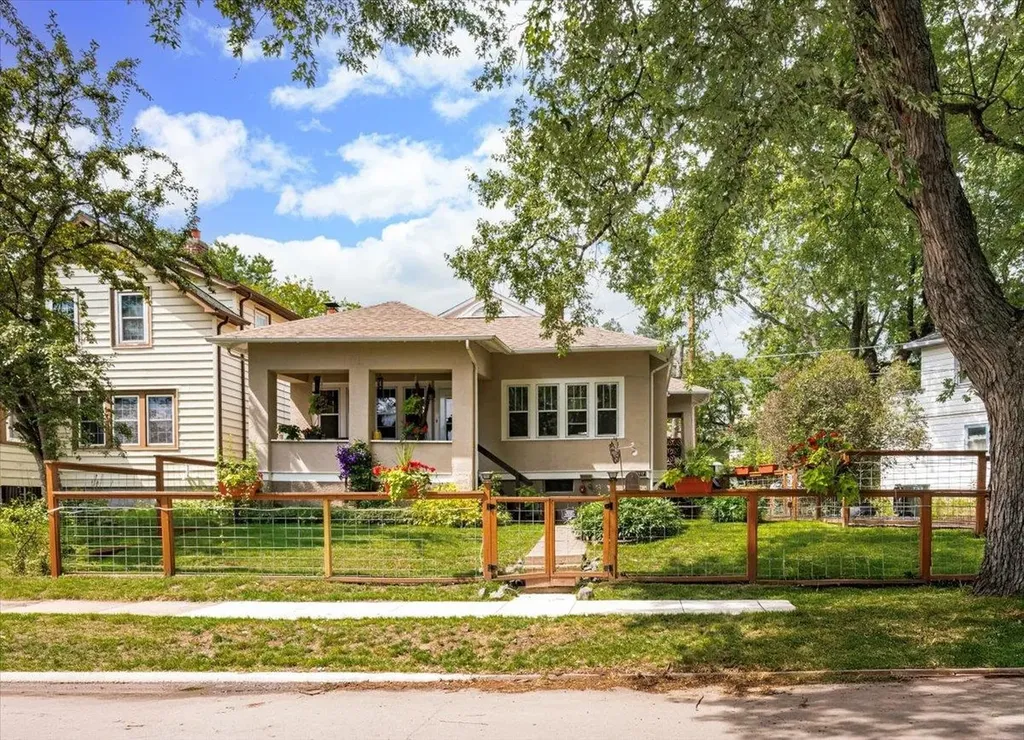 1417 E 10th Street Duluth MN 55805