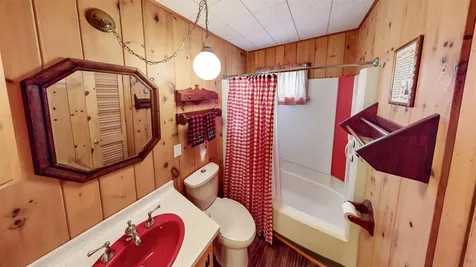 16 Nickolay Lane Grand Marais MN 55604