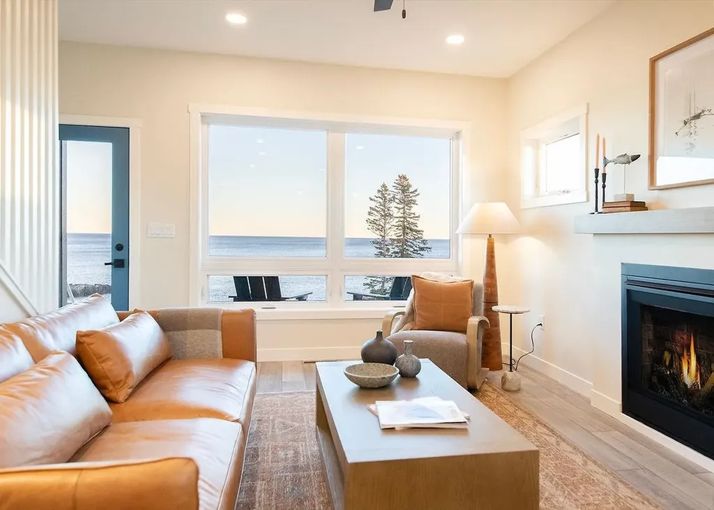 114,116 E Lakeview Drive Silver Bay MN 55614