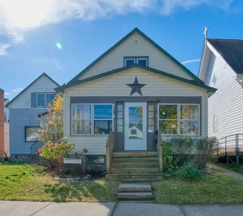 25 3rd Street SW Chisholm MN 55719