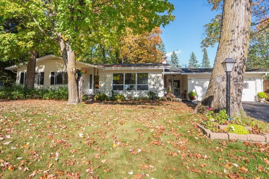 1956 Woodhaven Lane Duluth MN 55803