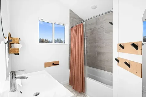 4074 W Tischer Road Duluth MN 55803