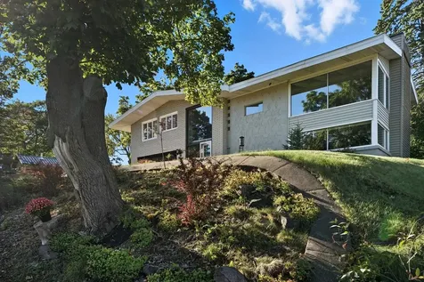 2525 E 1st Street Duluth MN 55812