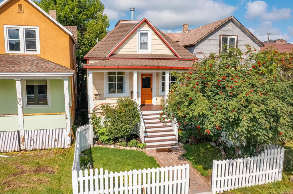 27 E Harvey Street Ely MN 55731