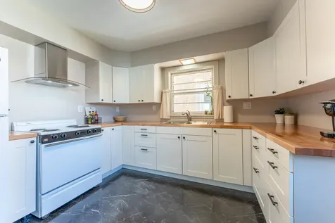 27 E Harvey Street Ely MN 55731