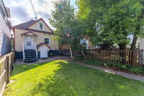 27 E Harvey Street Ely MN 55731