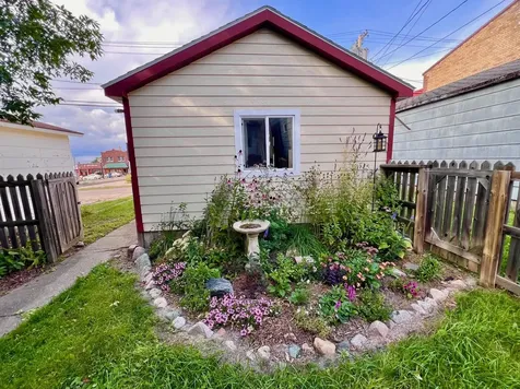 27 E Harvey Street Ely MN 55731