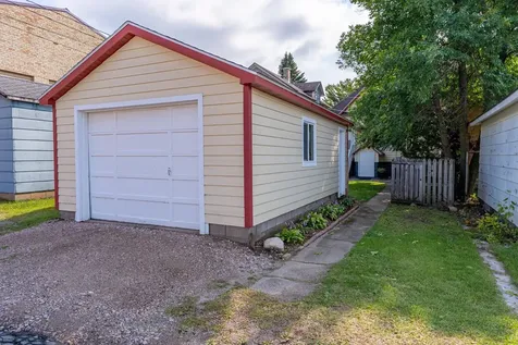 27 E Harvey Street Ely MN 55731