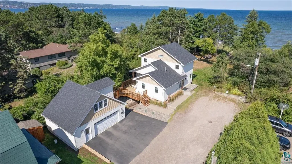 3239 S Lake Avenue Duluth MN 55802