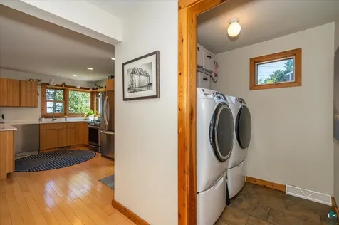 3239 S Lake Avenue Duluth MN 55802