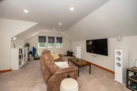 3239 S Lake Avenue Duluth MN 55802