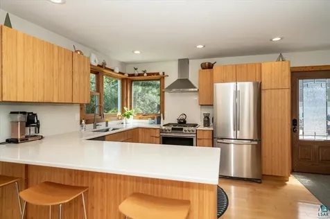 3239 S Lake Avenue Duluth MN 55802