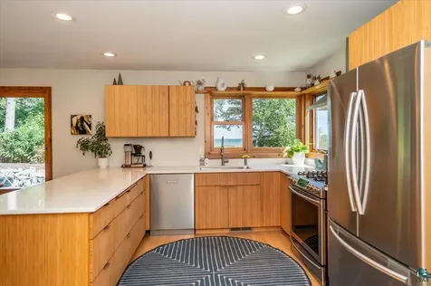 3239 S Lake Avenue Duluth MN 55802