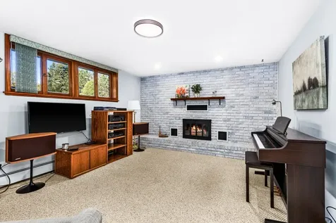 3310 Decker Road Duluth MN 55811