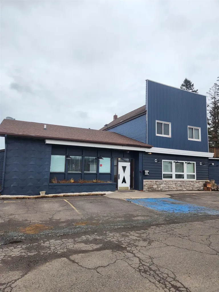 5221 E 4th Street Superior WI 54880