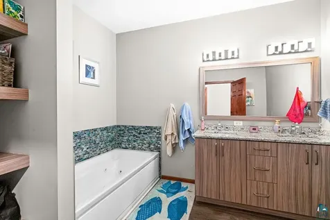 6048 Lakewood Road Duluth MN 55804-9617