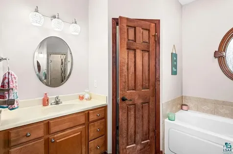 6048 Lakewood Road Duluth MN 55804-9617