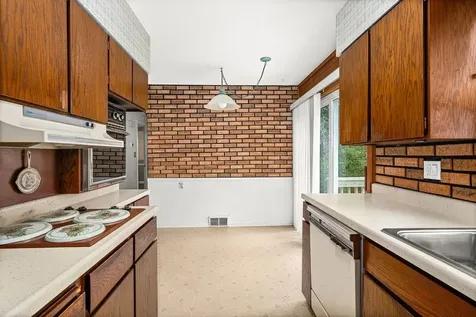 4931 Wyoming Street Duluth MN 55804