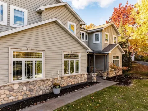 1123 Valley Drive Duluth MN 55804