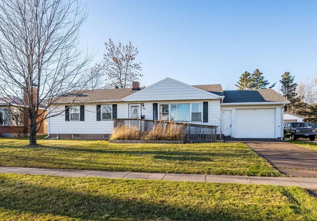 101 Hays Creek Silver Bay MN 55614