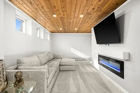 5113 Eagle Lake Road Duluth MN 55803