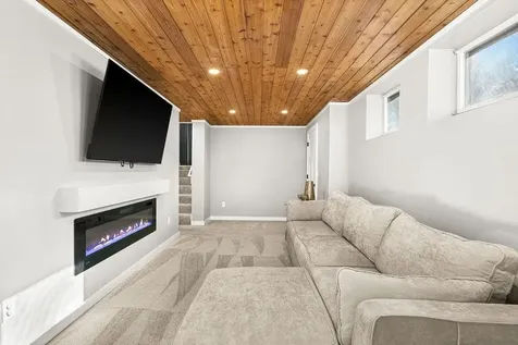 5113 Eagle Lake Road Duluth MN 55803