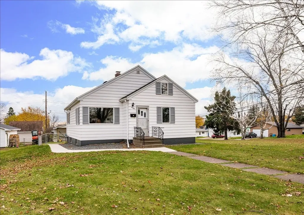 428 12th Avenue Two Harbors MN 55616