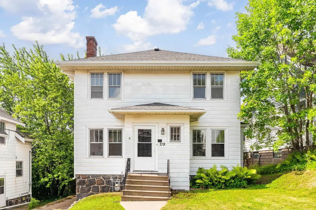 719 N 16th Avenue E Duluth MN 55812
