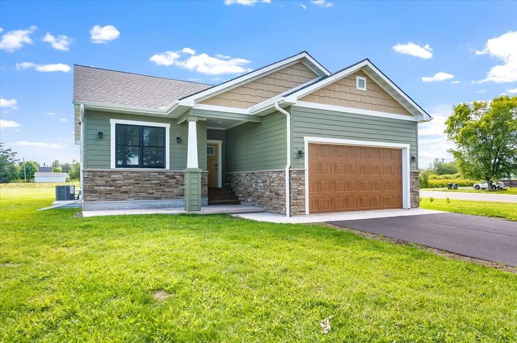 1802 E 8th Street Superior WI 54880