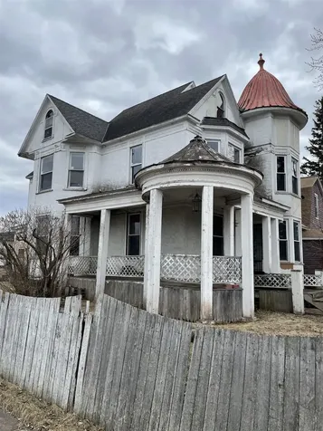 2002 Banks Avenue Superior WI 54880