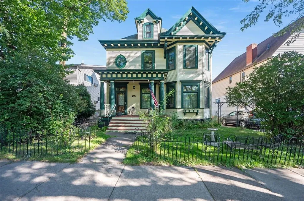 1616 E 1st Street Duluth MN 55812