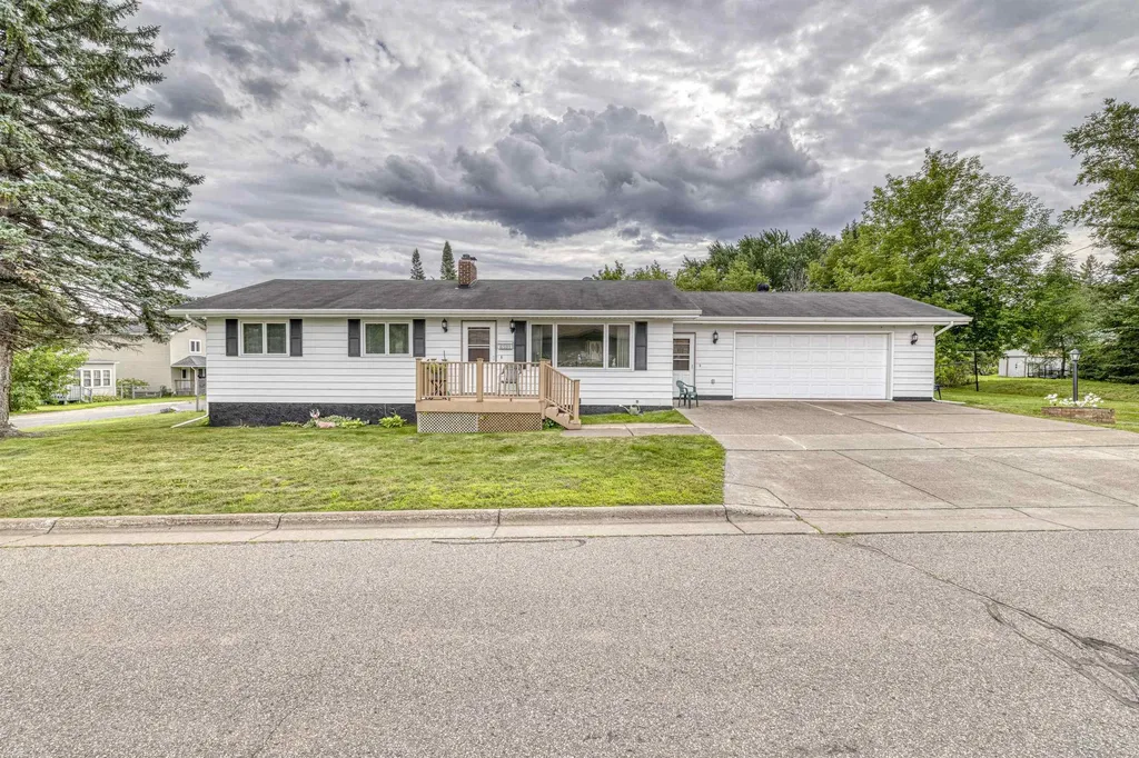 6502 Roosevelt Street Duluth MN 55807