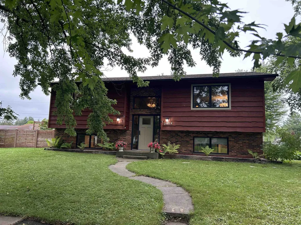 2904 E 7th Street Superior WI 54880