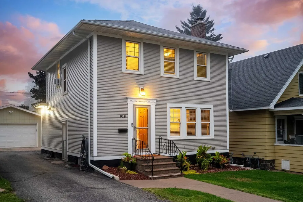 918 N 10th Avenue E Duluth MN 55805