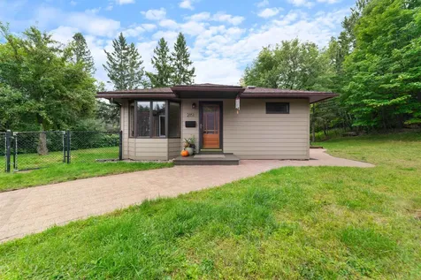 2151 Dunedin Avenue Duluth MN 55803