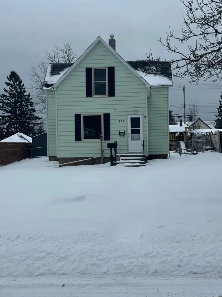 712 8th Avenue Two Harbors MN 55616
