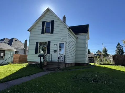 712 8th Avenue Two Harbors MN 55616