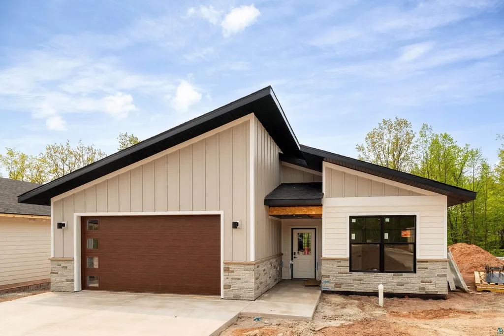 125 Goldys Way Duluth MN 55807