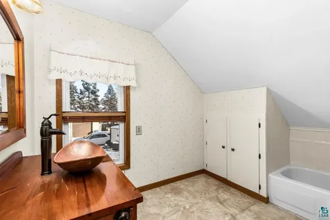 302 River Bluff Avenue Sandstone MN 55072