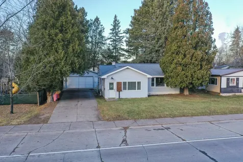 1815 Doddridge Avenue Cloquet MN 55720-2476