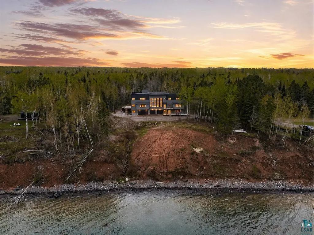 1430 Stoney Point Drive Duluth MN 55804