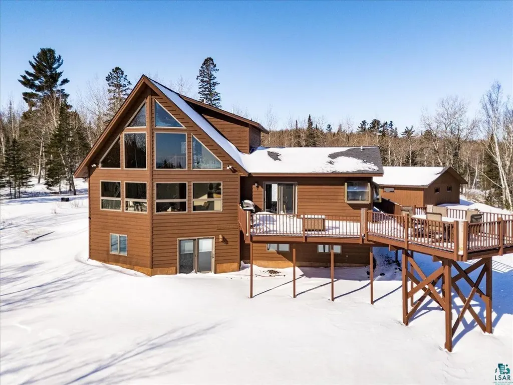 960 Deerview Lane Two Harbors MN 55616