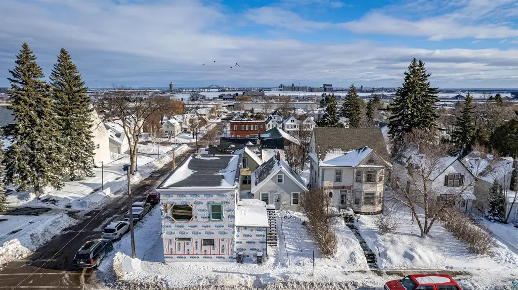 2502 W 3rd Street Duluth MN 55806