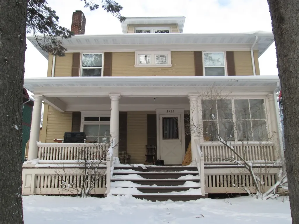 2123 E 4th Street Duluth MN 55812