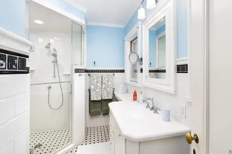 2514 E Superior Street Duluth MN 55812